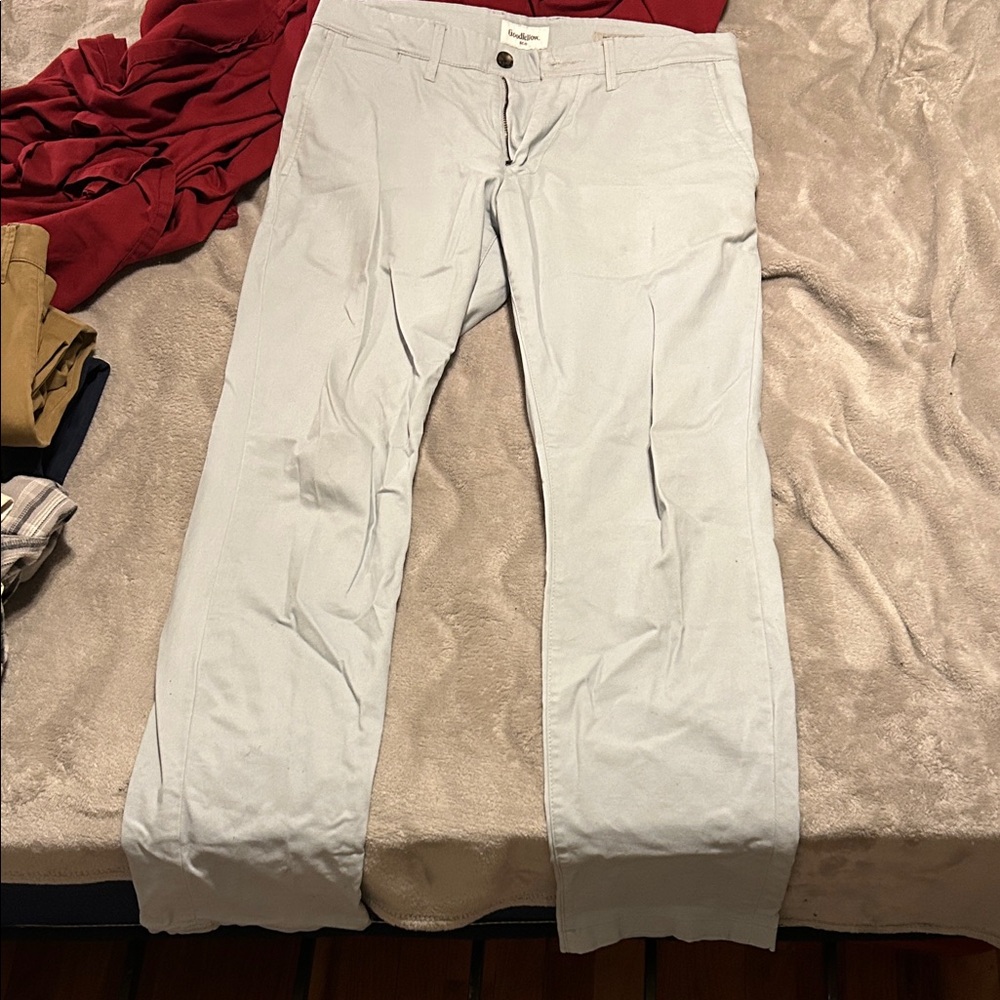 Men’s Gray Slim-Fit Chinos